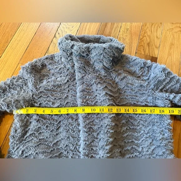 Patagonia Pelage Faux Fur Jacket Women’s Size Small Gray/Pink Full Zip/Snap - Picture 9 of 12